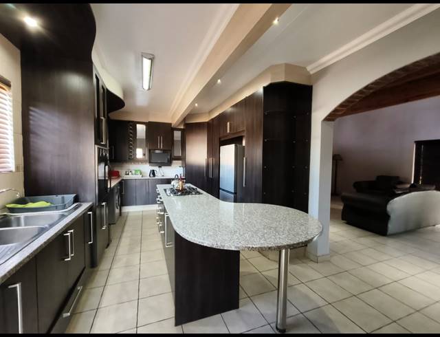 3 BEDROOM HOUSE TO LET IN UNITAS PARK